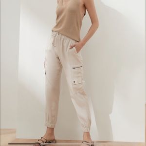 Banana Republic Cargo Jogger-M